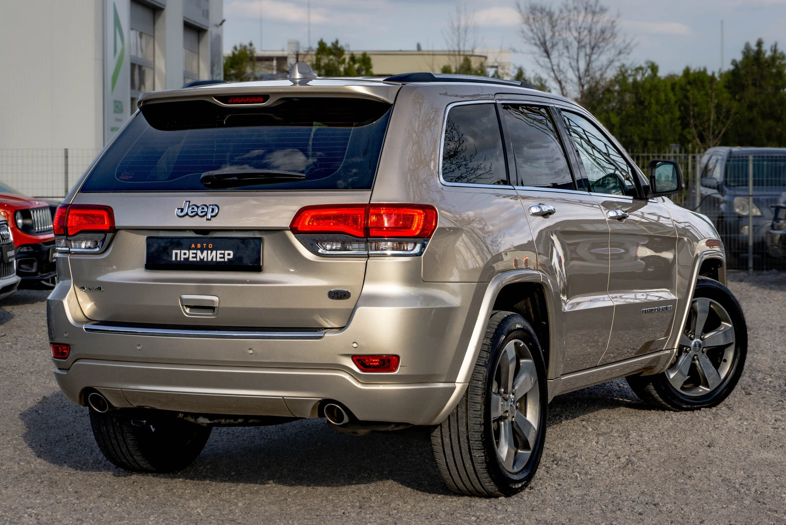 Jeep Grand cherokee OVERLAND-6 МЕСЕЦА ГАРАНЦИЯ-РЕАЛНИ КИЛОМЕТРИ-ТОП, снимка 4 - Автомобили и джипове - 54137815