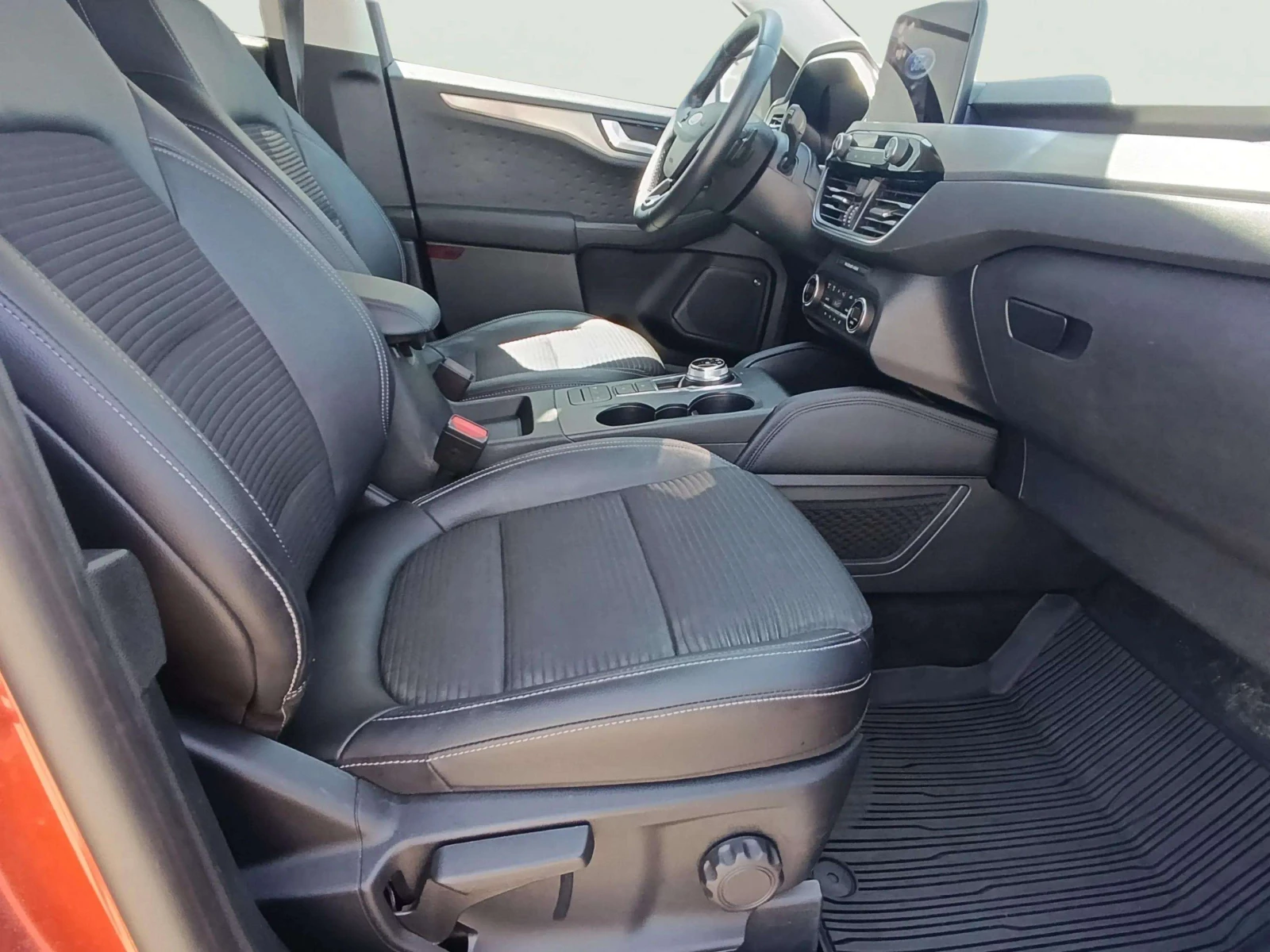 Ford Kuga 1.5, снимка 9 - Автомобили и джипове - 55566030
