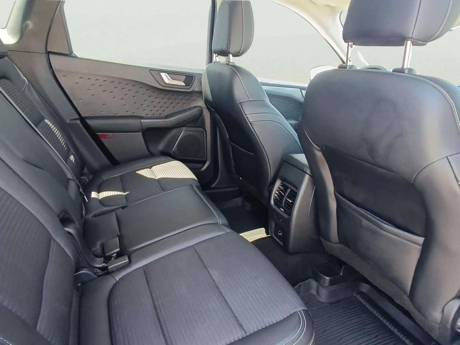 Ford Kuga 1.5, снимка 10 - Автомобили и джипове - 55566030