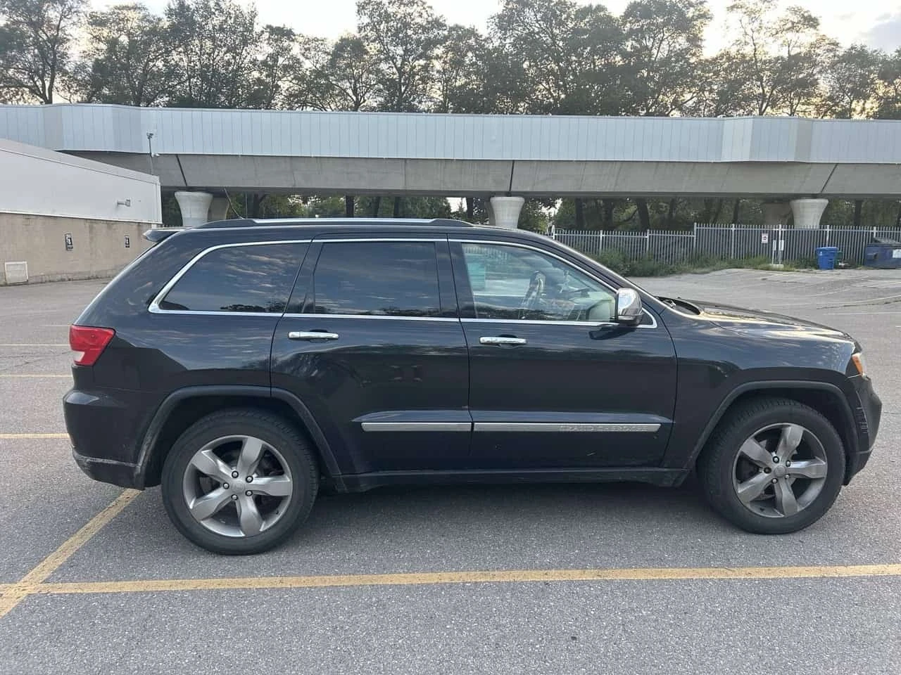 Jeep Grand cherokee * Overland * АВТОКРЕДИТ БЕЗ ПЪРВОНАЧАЛНА ВНОСКА* , снимка 3 - Автомобили и джипове - 55736790