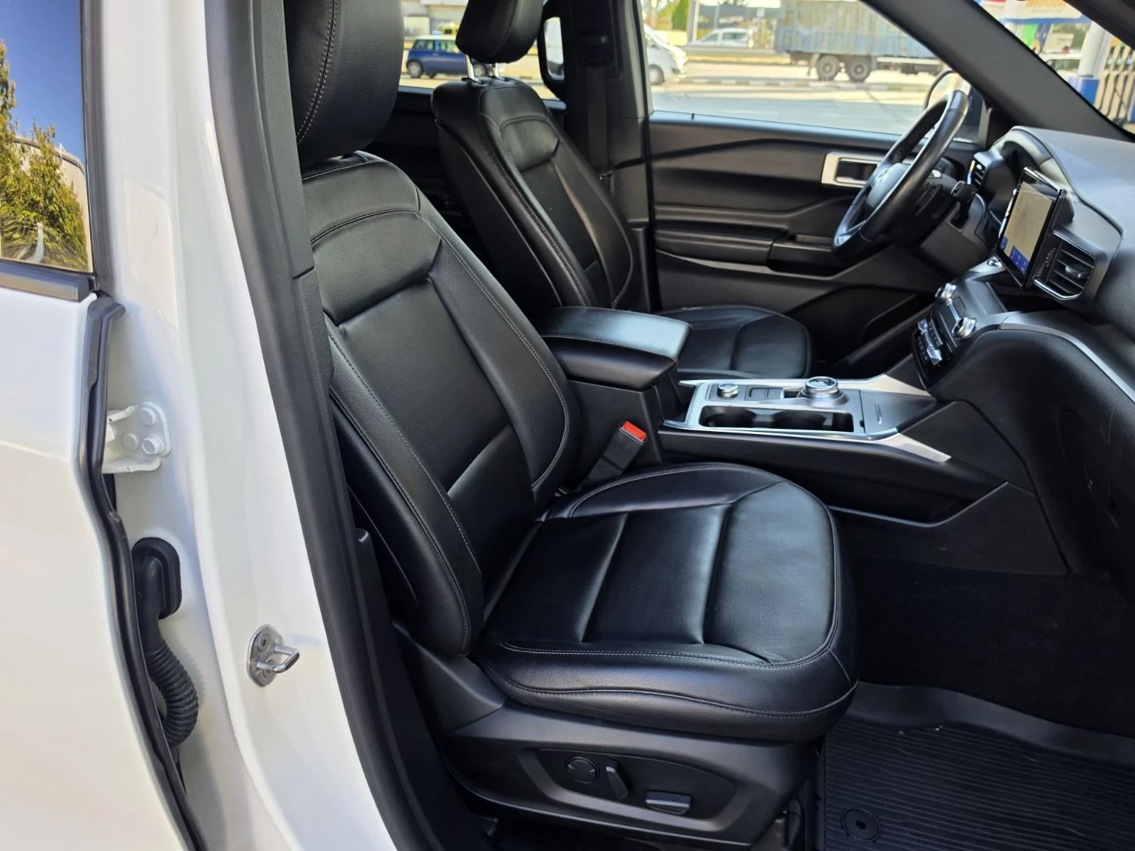 Ford Explorer XLT 2.3 AWD, снимка 12 - Автомобили и джипове - 56228046