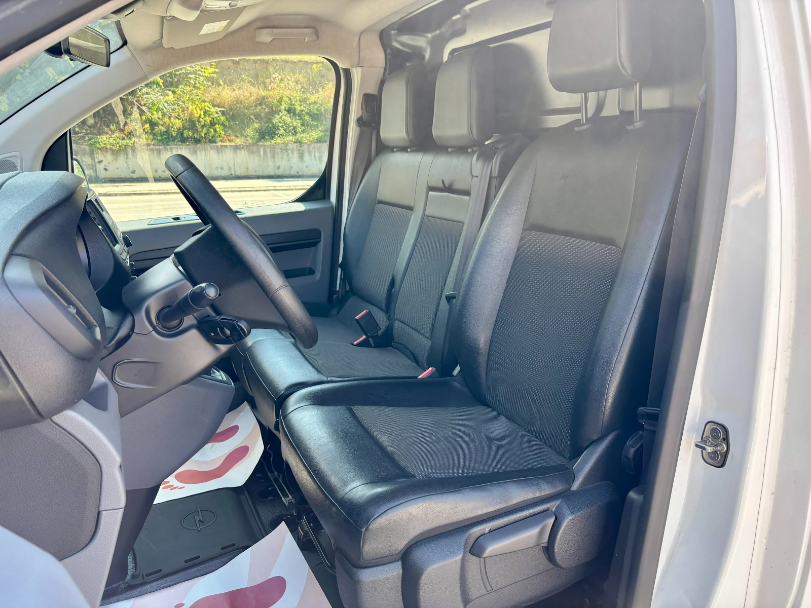 Opel Vivaro 1.5D 102 к.с , снимка 12 - Бусове и автобуси - 55588096
