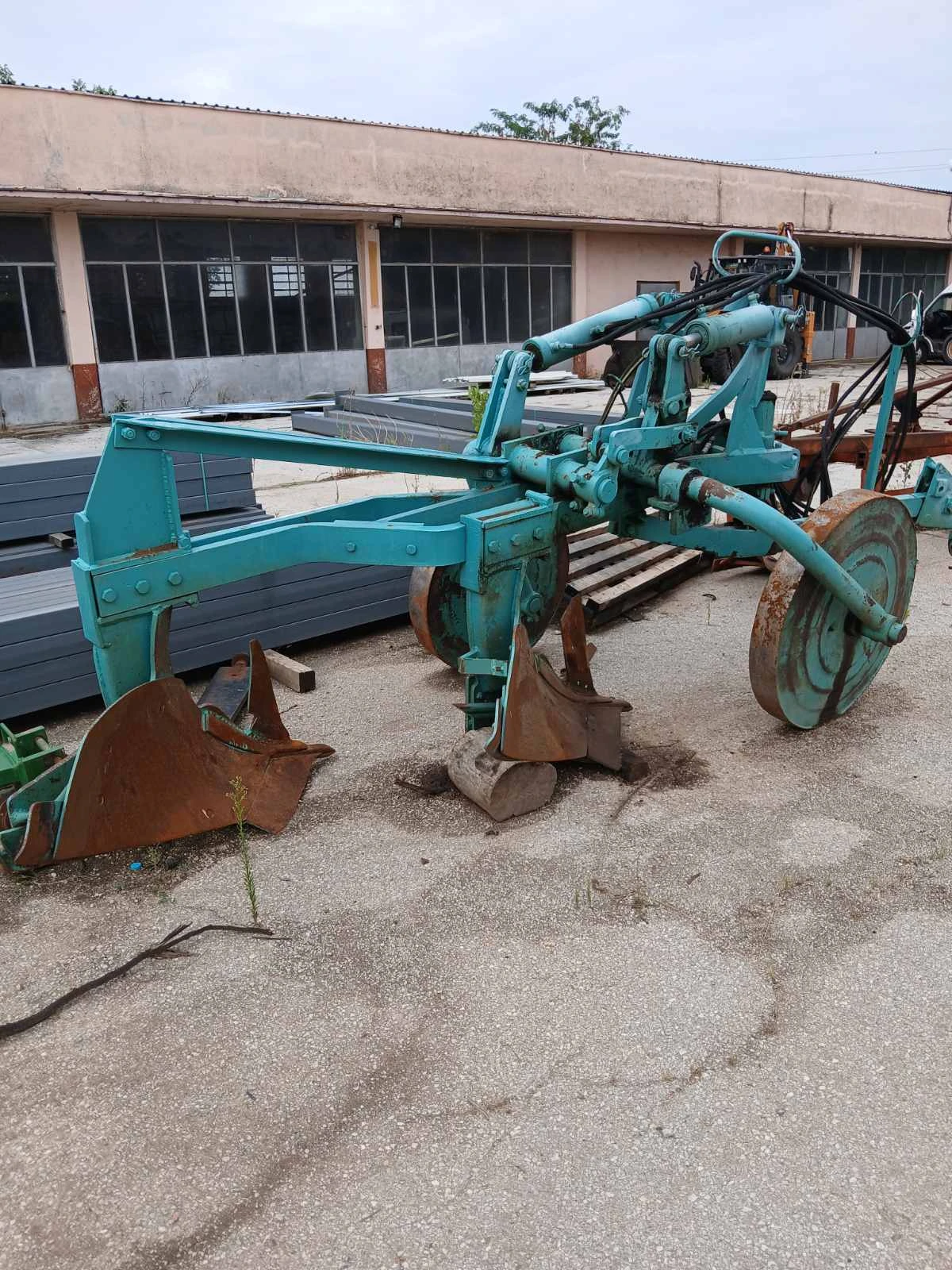 Плуг Друга марка дълбока оран - риголвач, снимка 1