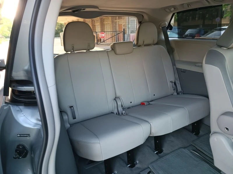 Toyota Sienna 3.5i-267кс-ШВЕЙЦАРИЯ-АВТОМАТ-4Х4-Keyless-FULL , снимка 11 - Автомобили и джипове - 45990565