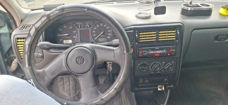 VW Polo 1.6, снимка 8 - Автомобили и джипове - 47063729