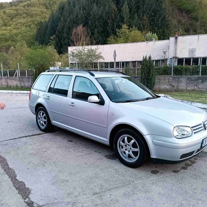 VW Golf, снимка 1 - Автомобили и джипове - 47793122