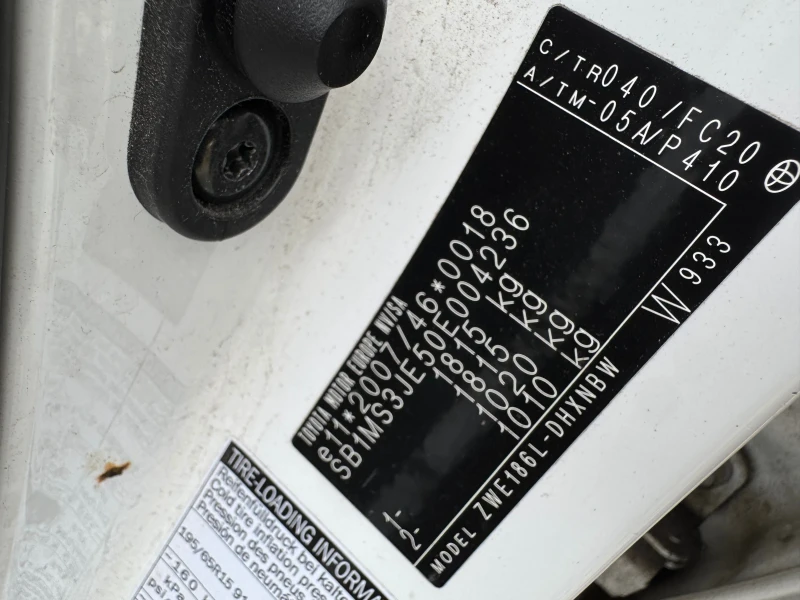 Toyota Auris 1.8 VVT-i HYBRID/BENZIN E, снимка 16 - Автомобили и джипове - 51217768