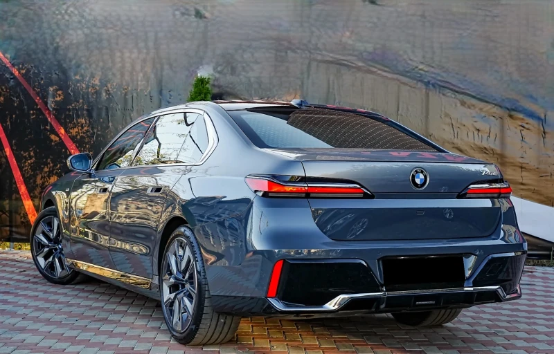 BMW 740 M-Sport xDrive MhEV, Massage, B/W, снимка 3 - Автомобили и джипове - 52194400
