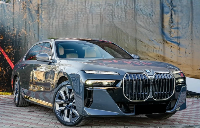 BMW 740 M-Sport xDrive MhEV, Massage, B/W, снимка 2 - Автомобили и джипове - 52194400