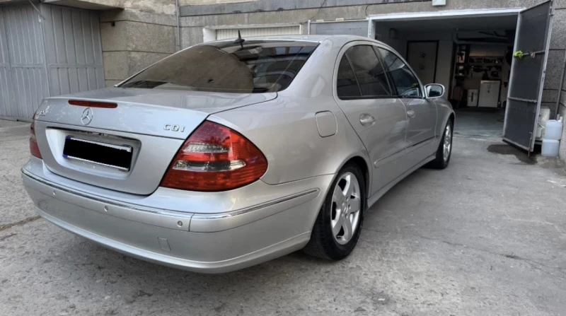 Mercedes-Benz E 270, снимка 5 - Автомобили и джипове - 53068093