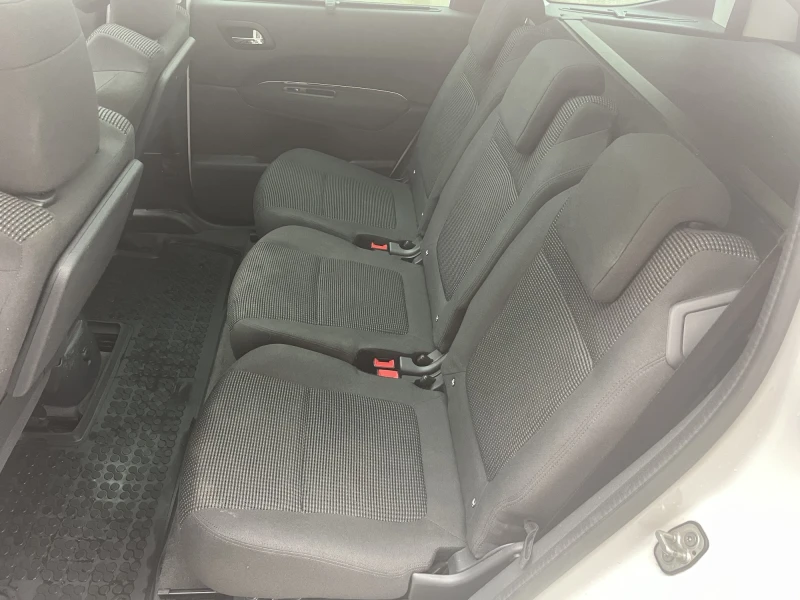 Peugeot 5008 1.6 Hdi, снимка 11 - Автомобили и джипове - 53396738