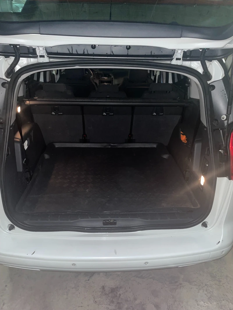 Peugeot 5008 1.6 Hdi, снимка 12 - Автомобили и джипове - 53396738