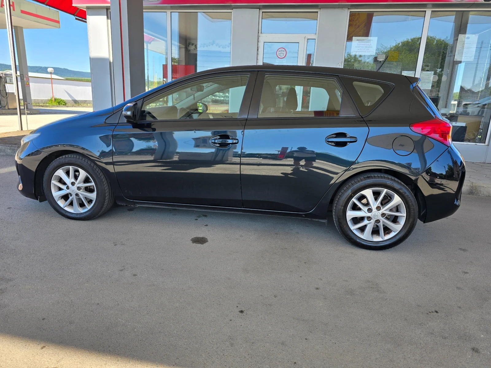 Toyota Auris 2.0 - изображение 2
