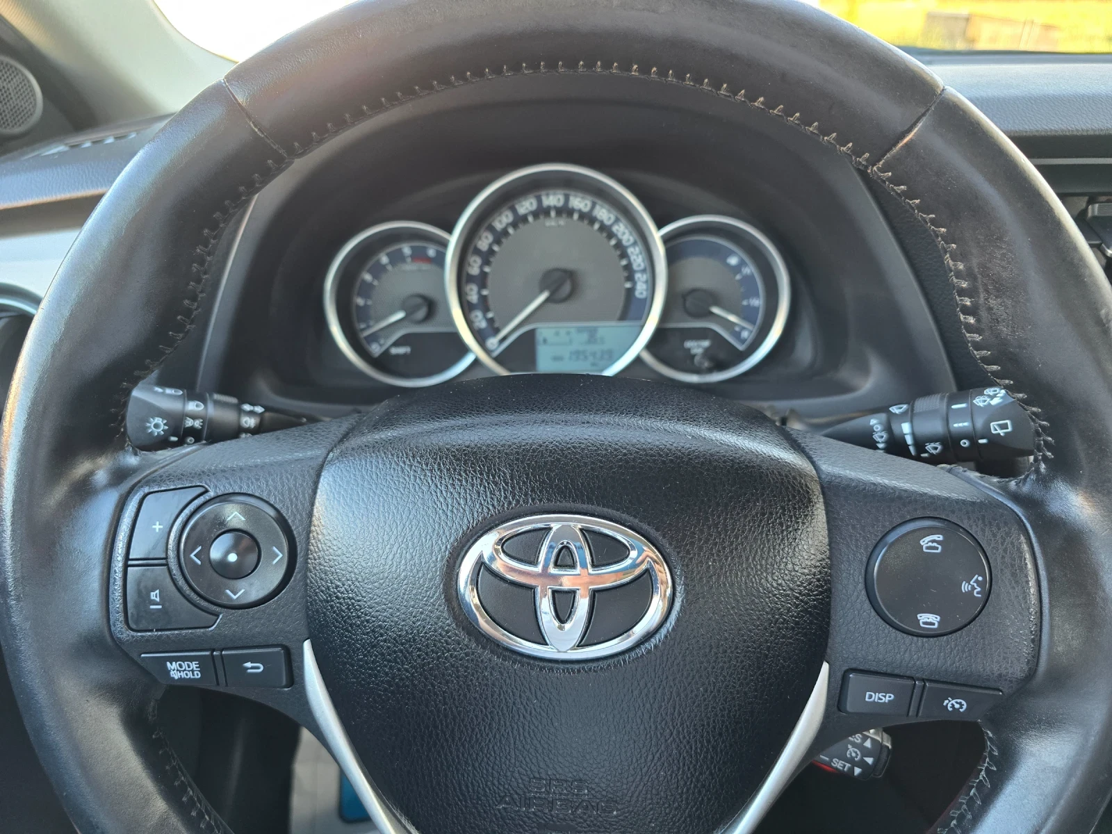 Toyota Auris 2.0 - изображение 10