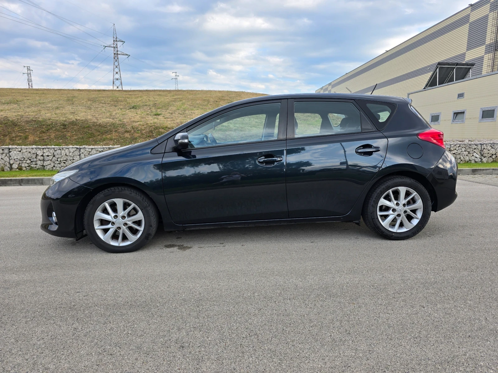 Toyota Auris 2.0 - изображение 6