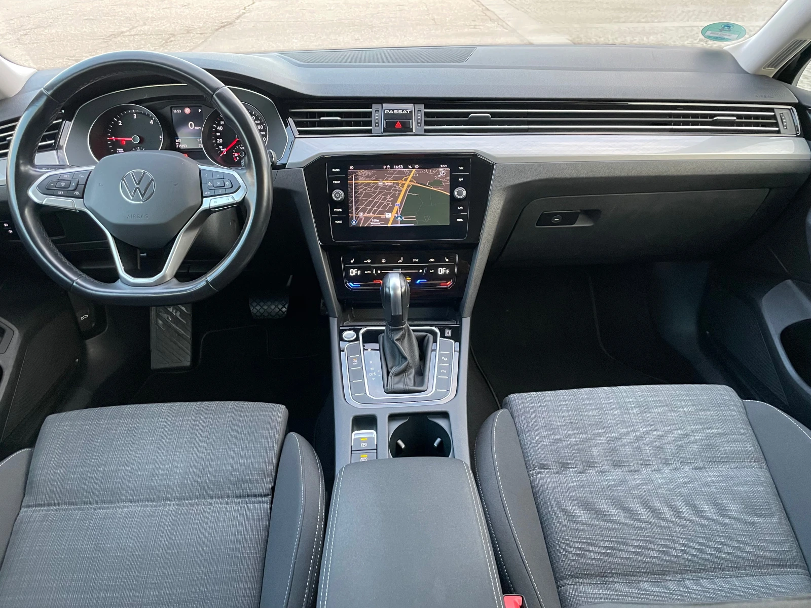 VW Passat 2.0 TDI/150 PS/LED/NAVI/PDC/ACC, снимка 9 - Автомобили и джипове - 53830220