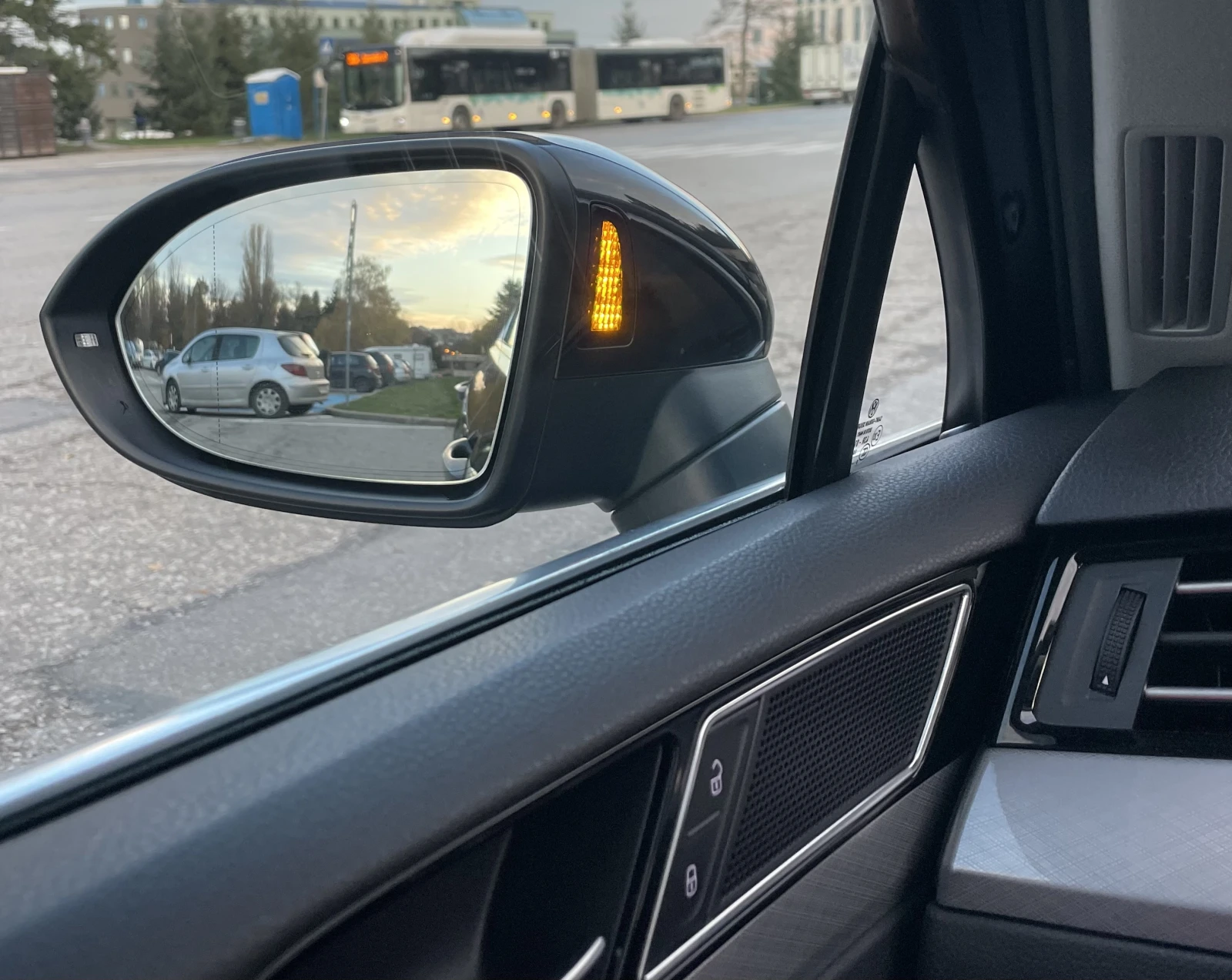 VW Passat 2.0 TDI/150 PS/LED/NAVI/PDC/ACC, снимка 16 - Автомобили и джипове - 53830220