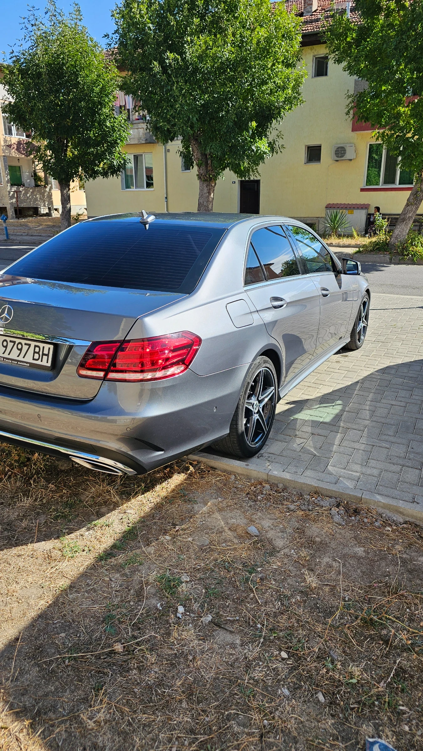 Mercedes-Benz E 220, снимка 6 - Автомобили и джипове - 53934474
