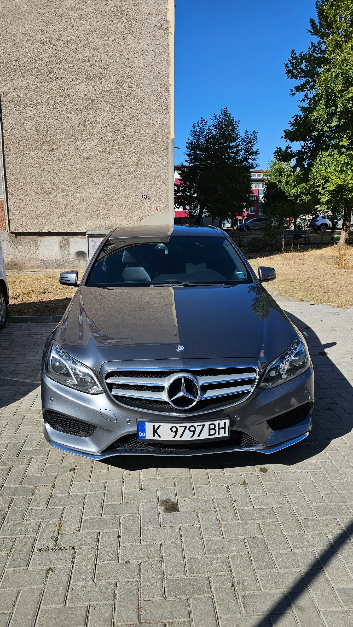 Mercedes-Benz E 220, снимка 2 - Автомобили и джипове - 53934474