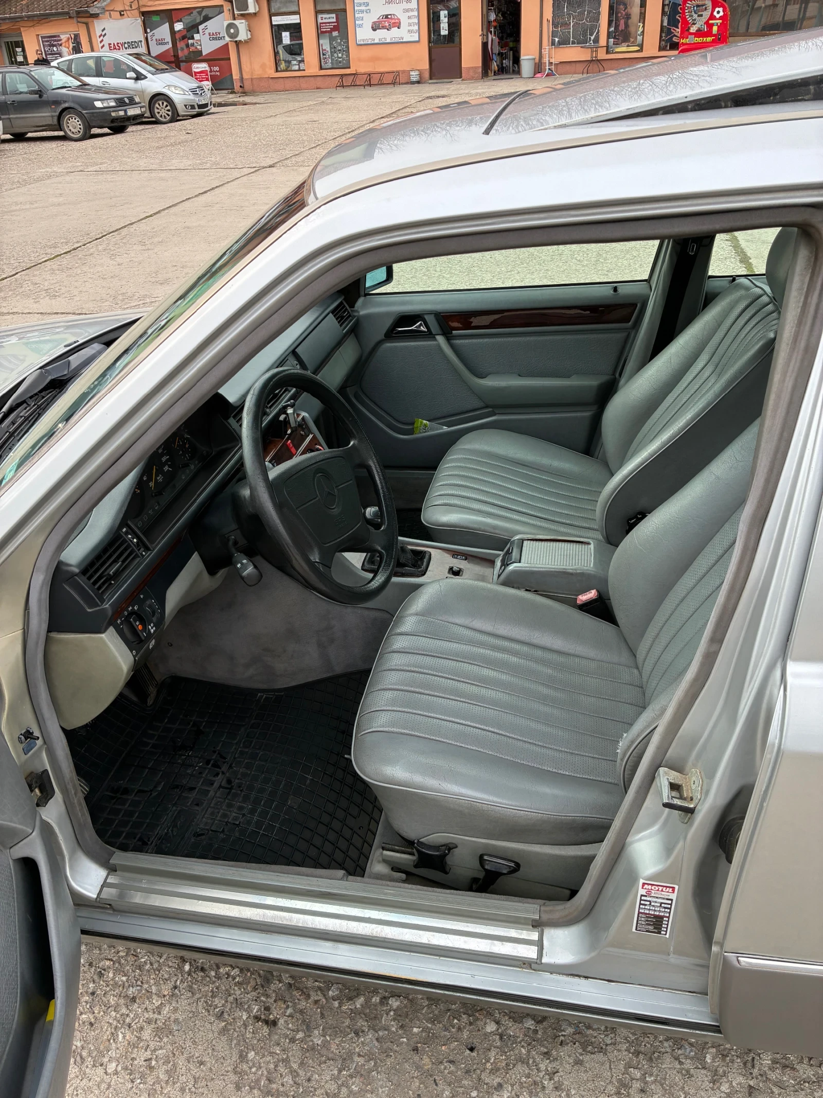 Mercedes-Benz 124, снимка 7 - Автомобили и джипове - 54254223