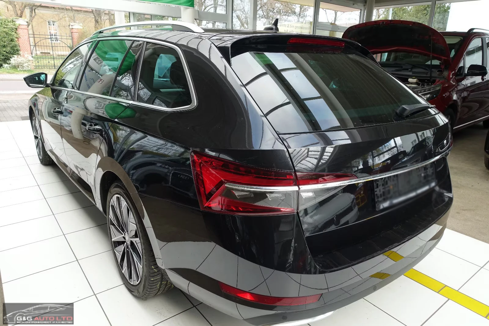 Skoda Superb 2.0TDI/200HP/L&K/4X4/MASSAGE/PANO/MEMO/CAM/193q, снимка 3 - Автомобили и джипове - 54269851