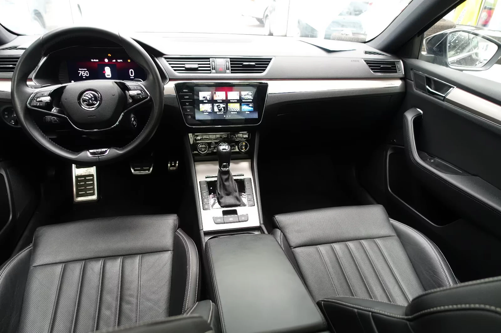 Skoda Superb 2.0TDI/200HP/L&K/4X4/MASSAGE/PANO/MEMO/CAM/193q, снимка 8 - Автомобили и джипове - 54269851