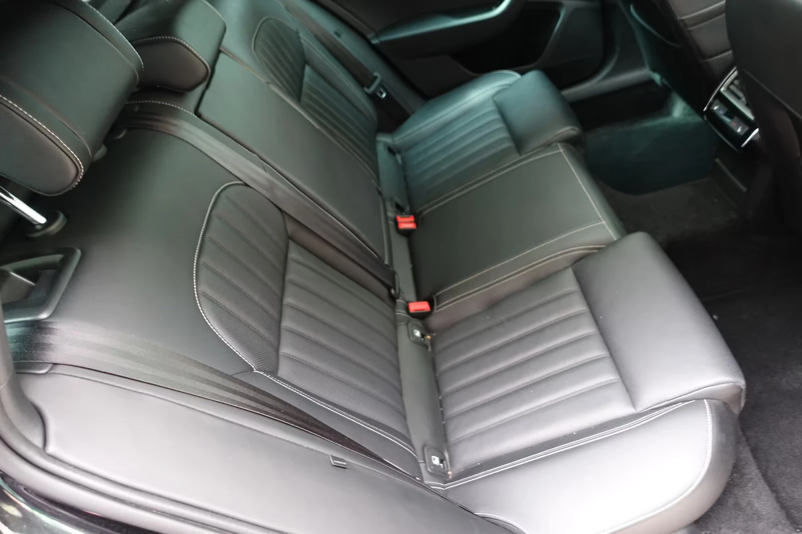 Skoda Superb 2.0TDI/200HP/L&K/4X4/MASSAGE/PANO/MEMO/CAM/193q, снимка 14 - Автомобили и джипове - 54269851