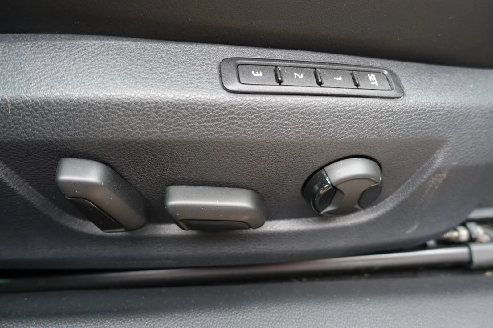 Skoda Superb 2.0TDI/200HP/L&K/4X4/MASSAGE/PANO/MEMO/CAM/193q, снимка 9 - Автомобили и джипове - 54269851