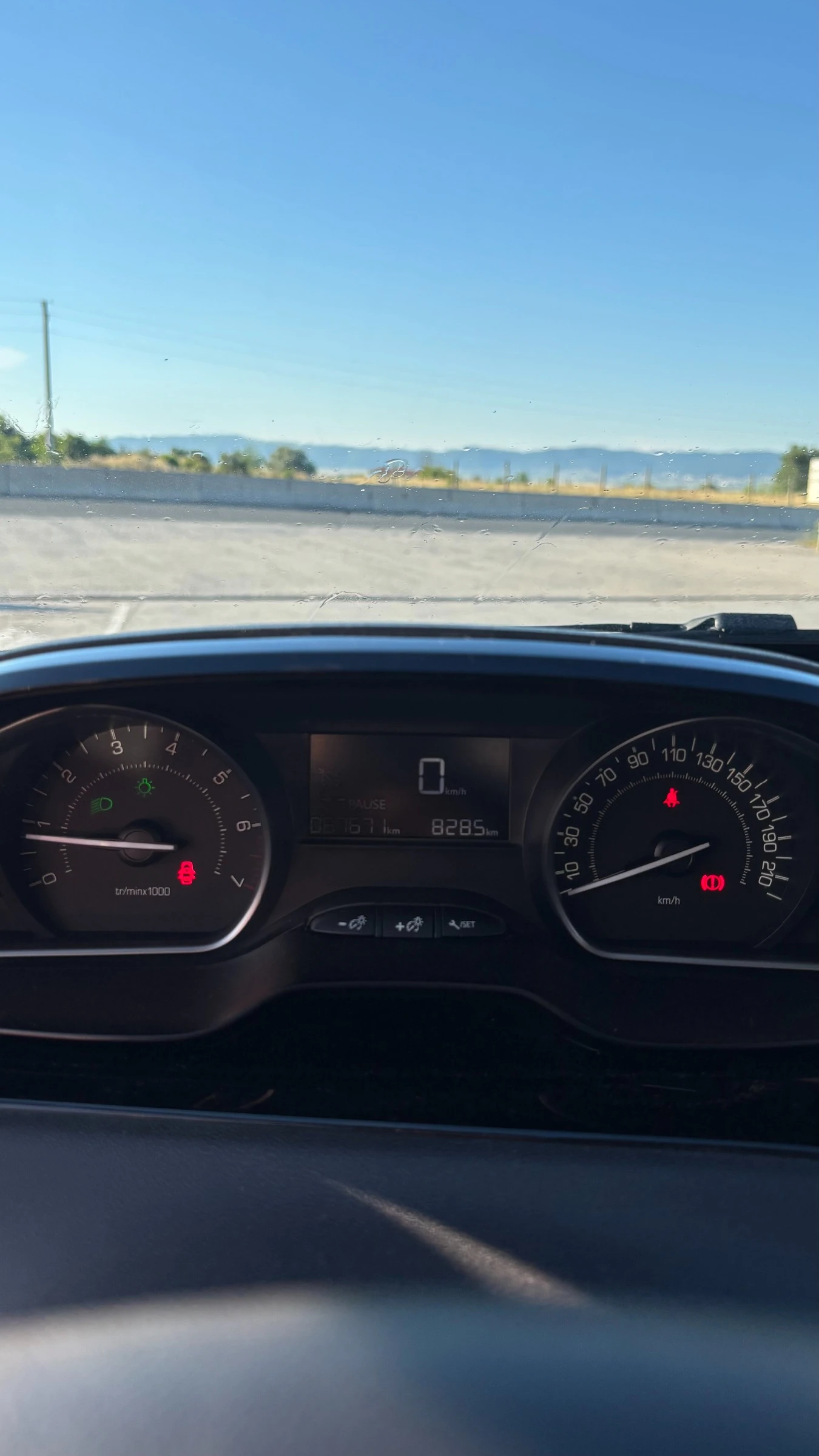 Peugeot 208, снимка 9 - Автомобили и джипове - 54873710