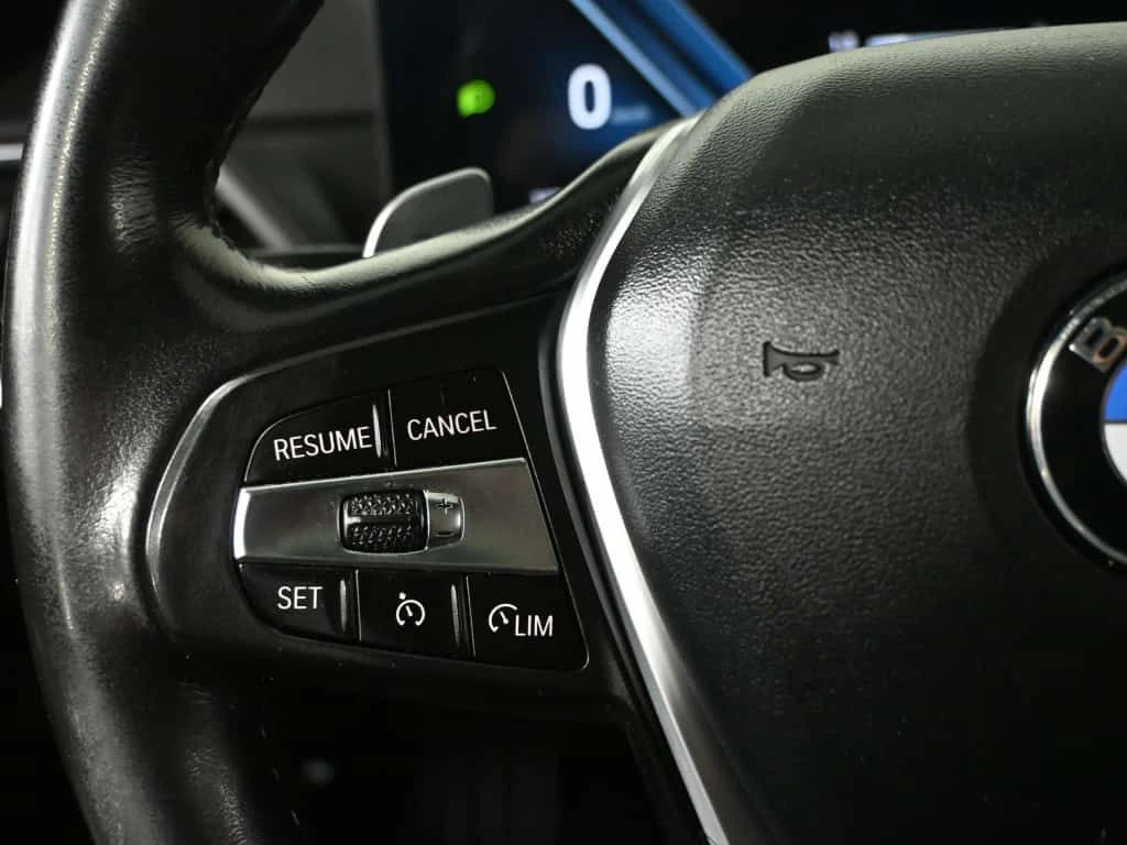 BMW 330 * 330i xDrive No Accident Navigation Sunroof Remot, снимка 13 - Автомобили и джипове - 55152543