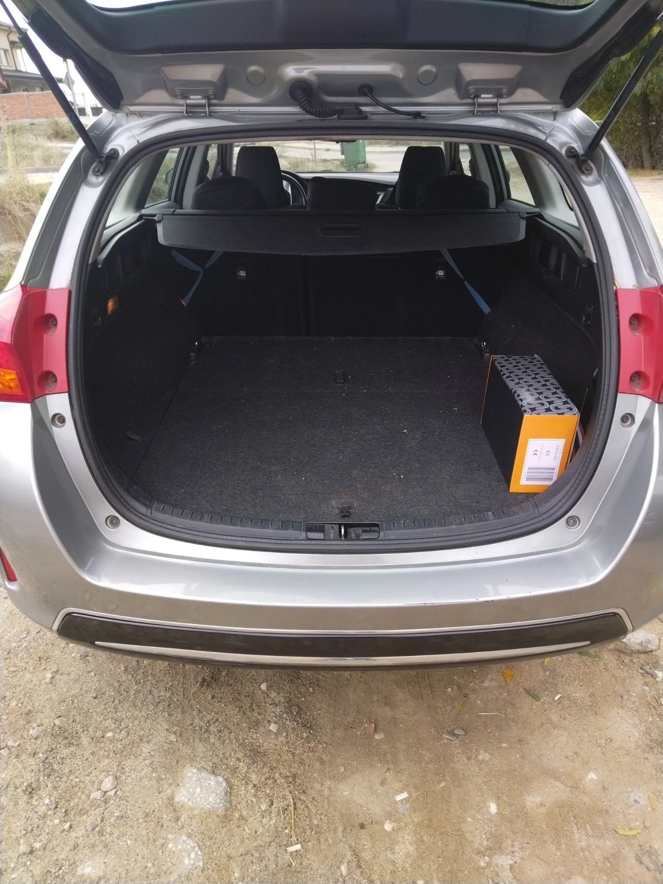 Toyota Auris, снимка 4 - Автомобили и джипове - 56152889