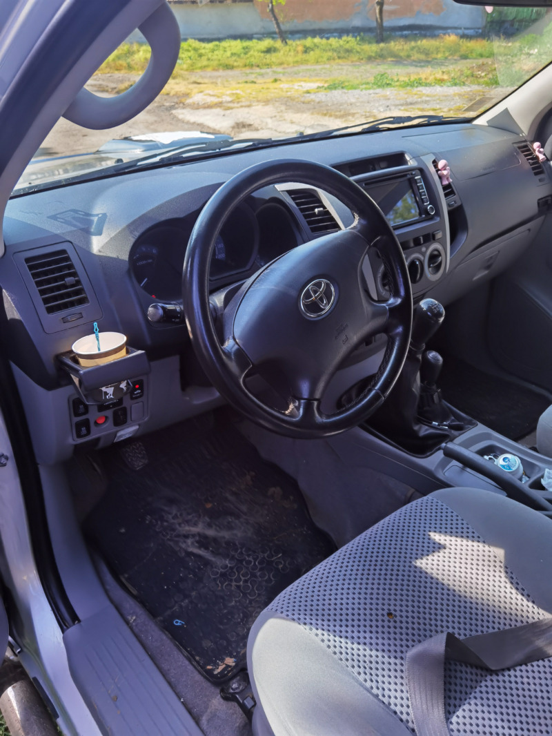 Toyota Hilux, снимка 3 - Автомобили и джипове - 46350984