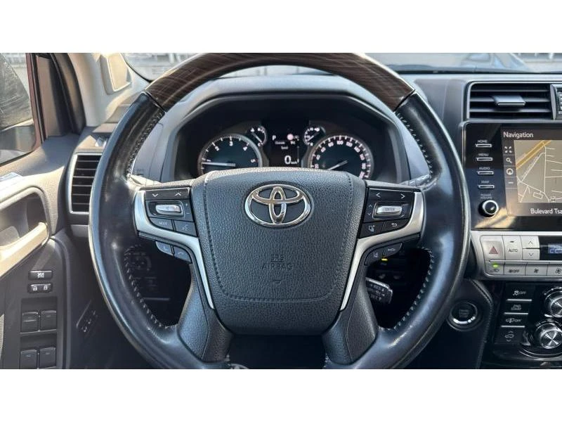 Toyota Land cruiser Luxury, снимка 13 - Автомобили и джипове - 49389935