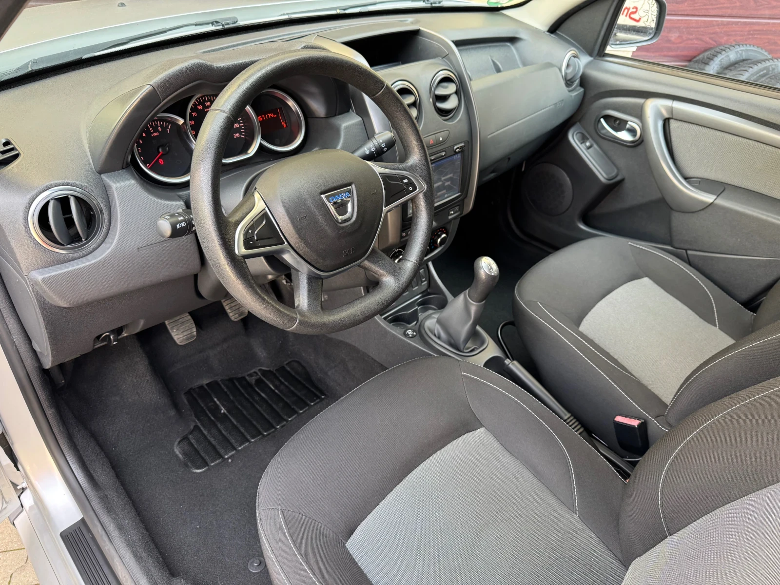 Dacia Duster LPG-1.6i-115ps Пълна Сервизна История! - изображение 10