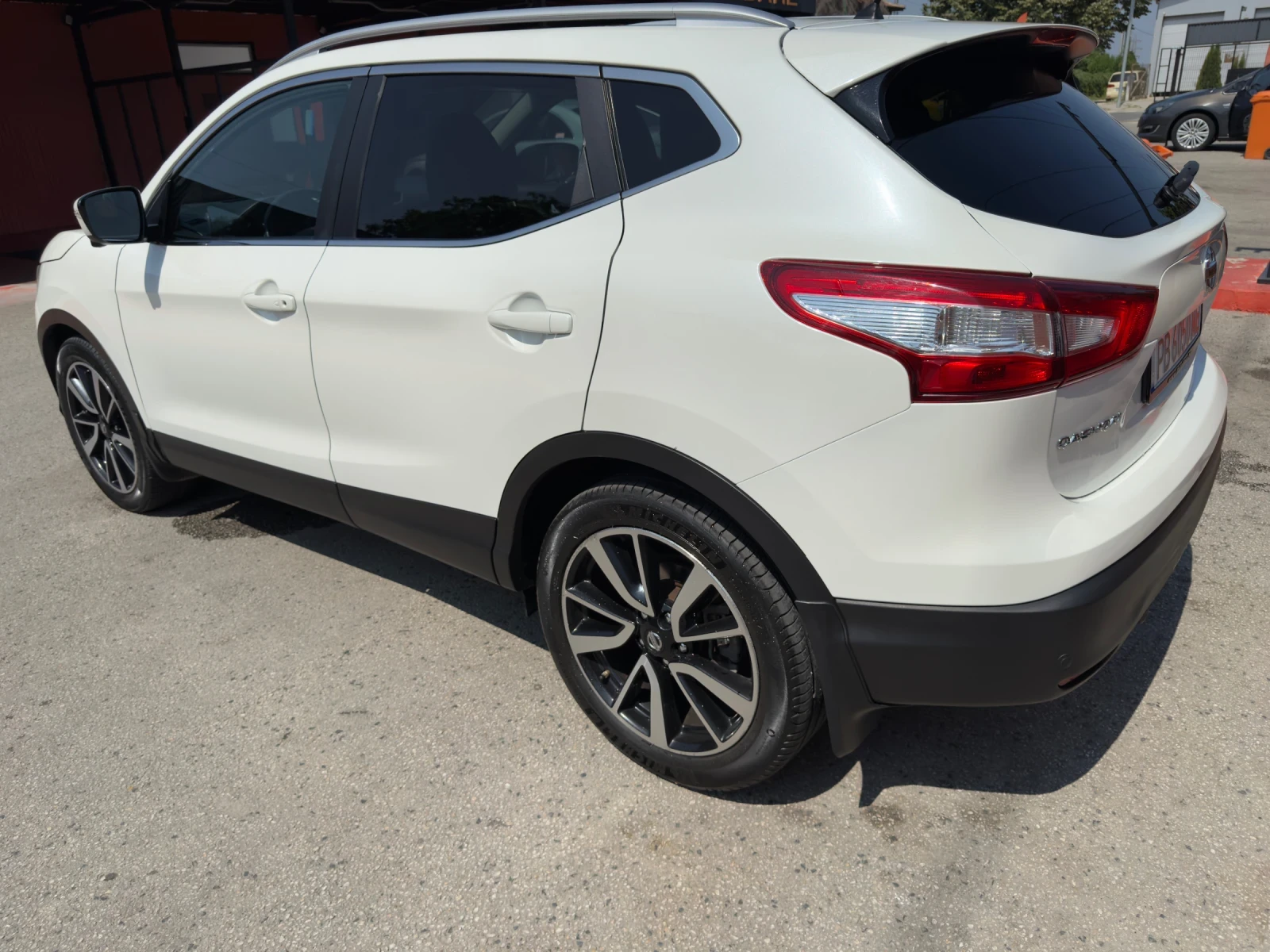 Nissan Qashqai Tekna 1.6D , снимка 3 - Автомобили и джипове - 54290045