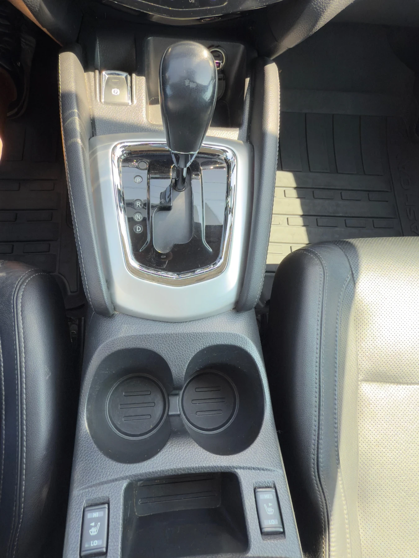 Nissan Qashqai Tekna 1.6D , снимка 15 - Автомобили и джипове - 54290045