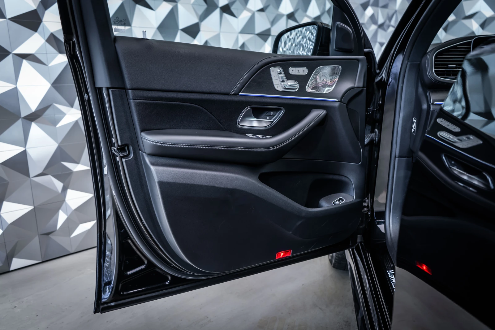 Mercedes-Benz GLE 300 d Coupe 4M AMG* Burmester* Pano, снимка 7 - Автомобили и джипове - 55610088