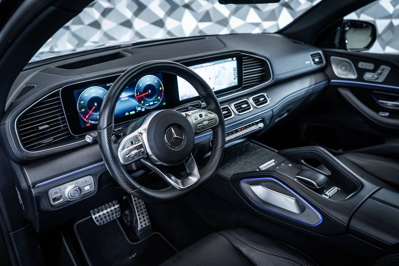 Mercedes-Benz GLE 300 d Coupe 4M AMG* Burmester* Pano, снимка 8 - Автомобили и джипове - 55610088