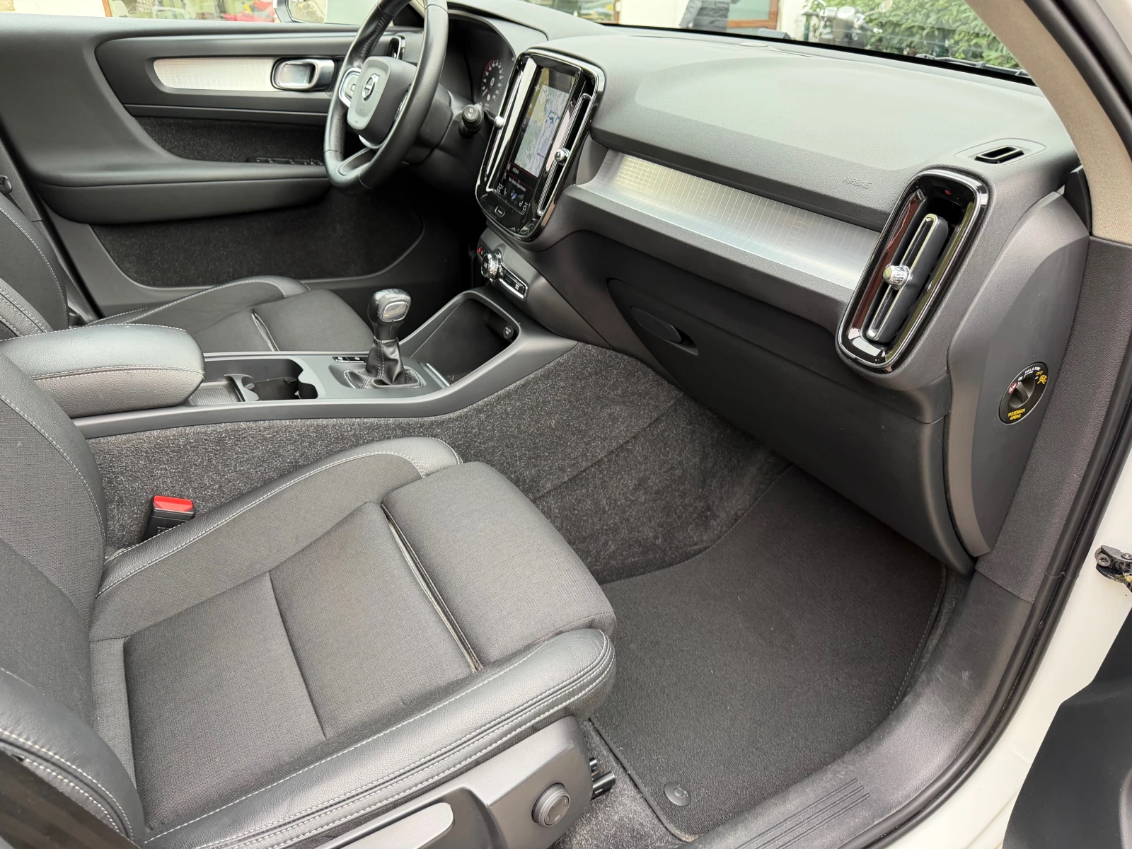 Volvo XC40 2.0d AWD.Full-Led., снимка 9 - Автомобили и джипове - 56681094
