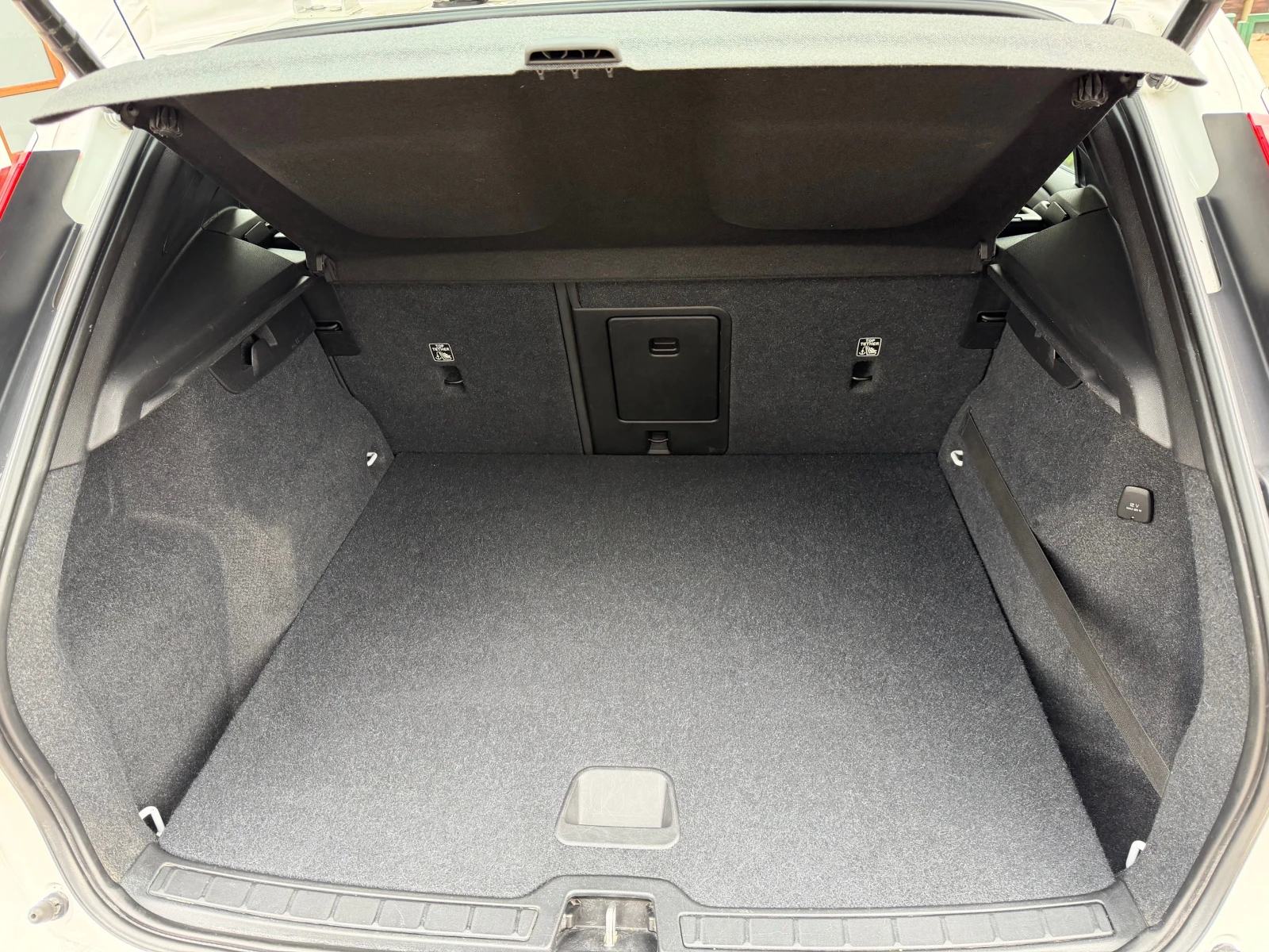 Volvo XC40 2.0d AWD.Full-Led., снимка 12 - Автомобили и джипове - 56681094