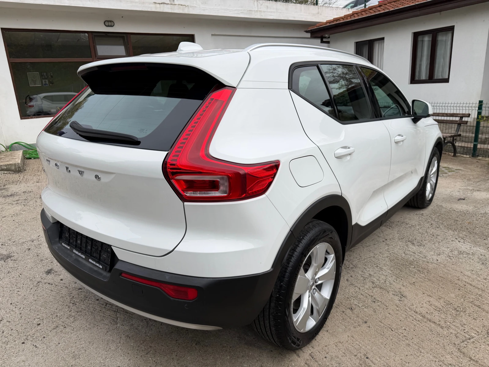 Volvo XC40 2.0d AWD.Full-Led., снимка 4 - Автомобили и джипове - 56681094