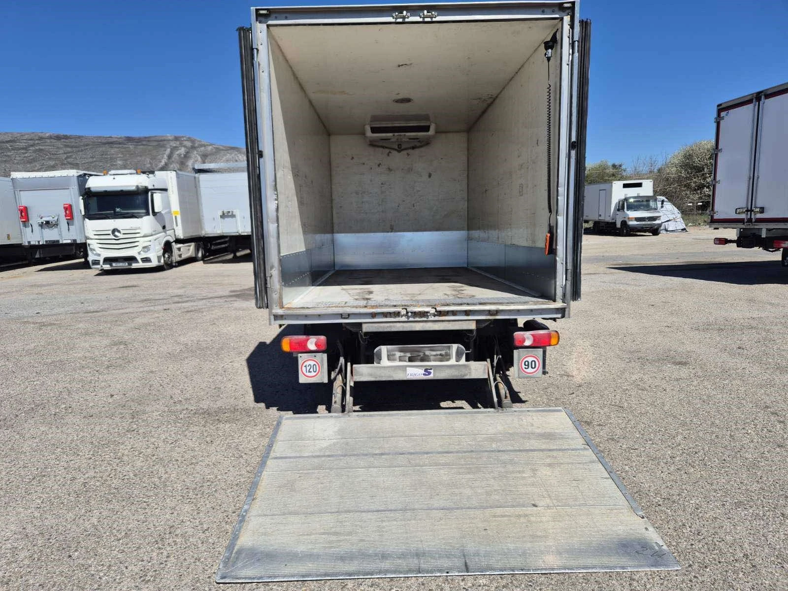 Renault D Хладилен 0-8 C/3.0DCI/177k.c./6MT/N2, снимка 11 - Камиони - 54420539