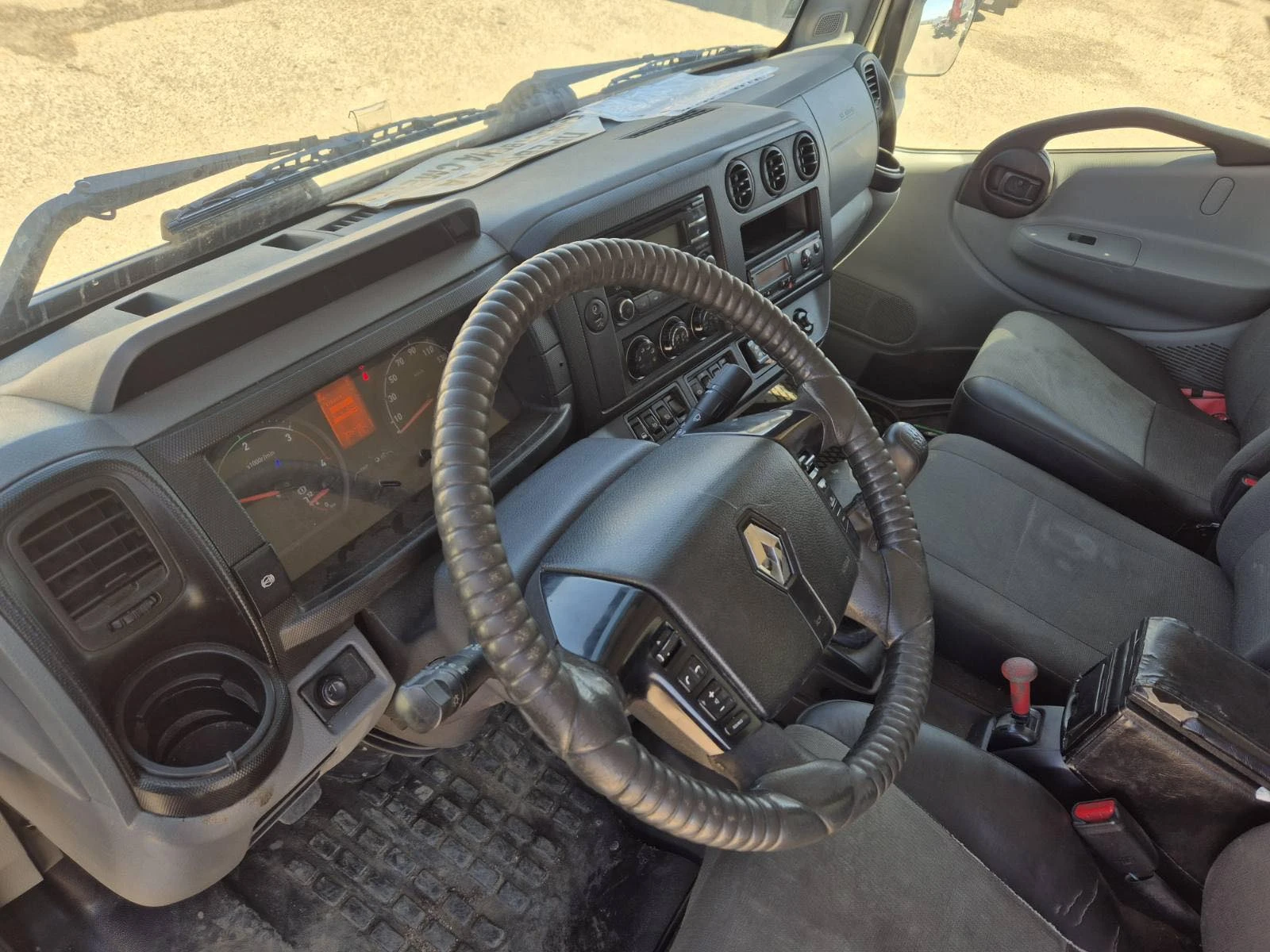 Renault D Хладилен 0-8 C/3.0DCI/177k.c./6MT/N2, снимка 6 - Камиони - 54420539