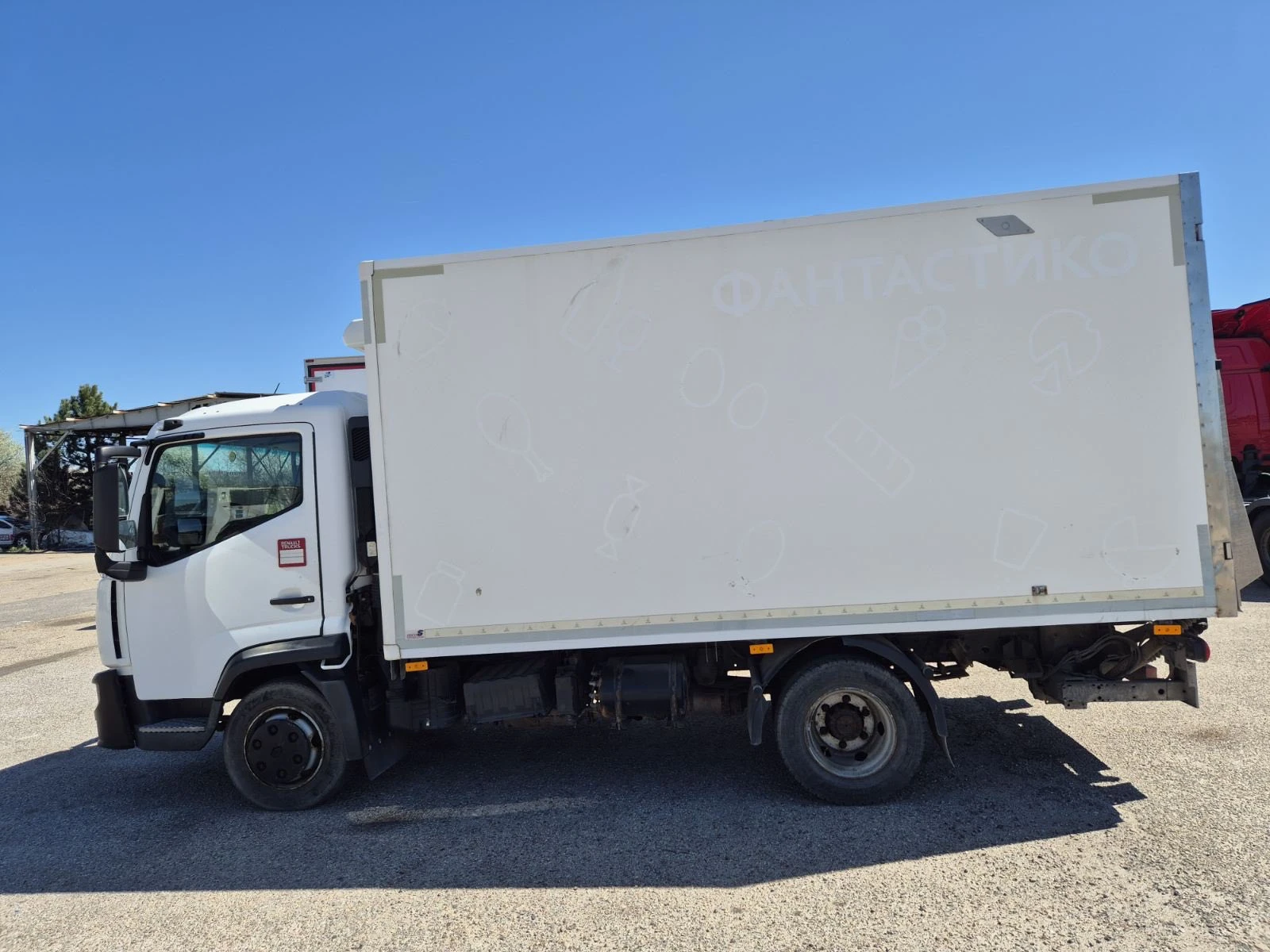 Renault D Хладилен 0-8 C/3.0DCI/177k.c./6MT/N2, снимка 2 - Камиони - 54420539