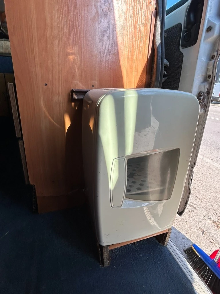 Кемпер Renault Master, снимка 11 - Каравани и кемпери - 53088393