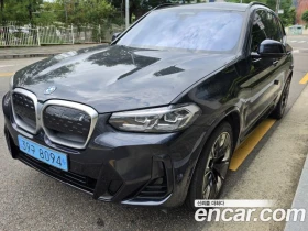 ������ BMW iX3