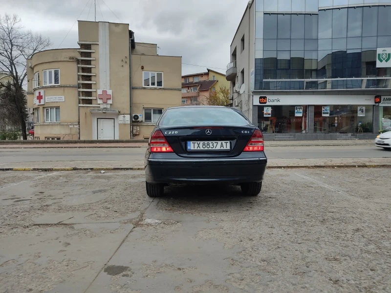 Mercedes-Benz C 220 Facelift , снимка 5 - Автомобили и джипове - 48809723