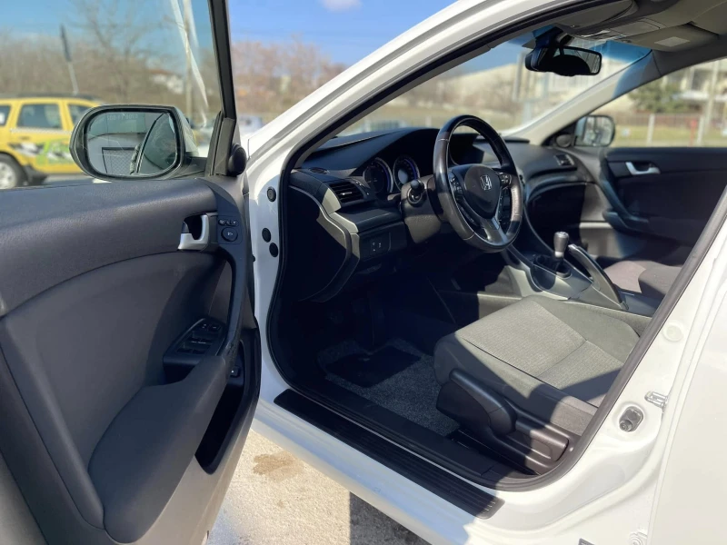 Honda Accord 2.2D* FACELIFT* ШВЕЙЦАРИЯ, снимка 8 - Автомобили и джипове - 51353996