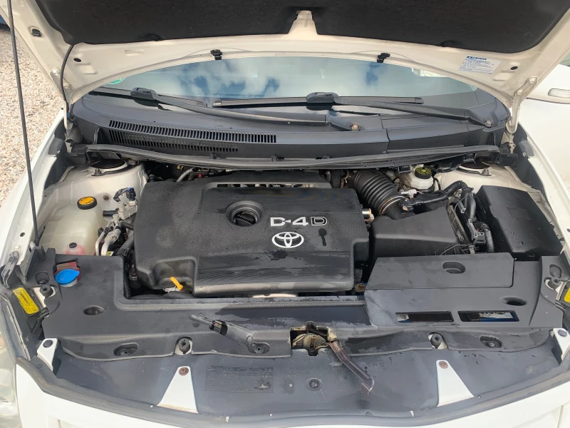 Toyota Auris 2.0 D4D 126кс, снимка 17 - Автомобили и джипове - 52502295