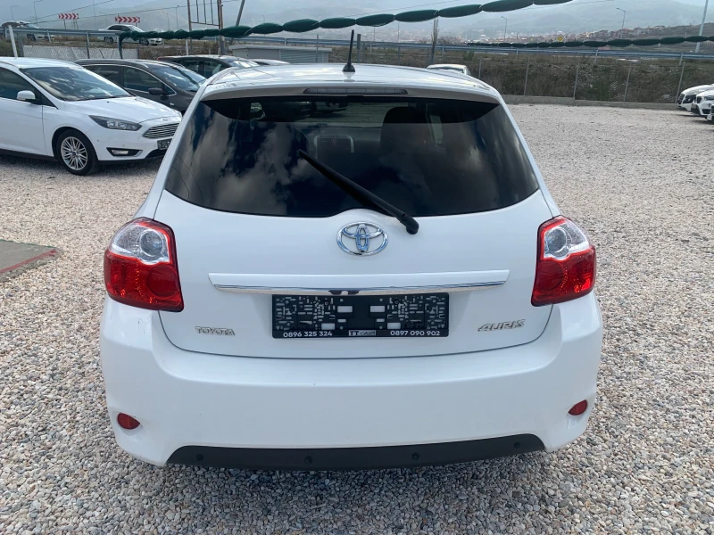 Toyota Auris 2.0 D4D 126кс, снимка 8 - Автомобили и джипове - 52502295